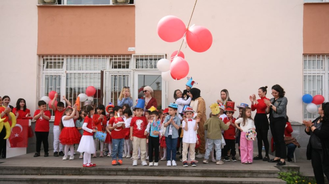 23 Nisan Ulusal Egemenlik ve Çocuk Bayramını okulumuzda büyük bir coşkuyla kutladık.